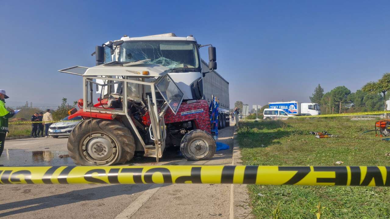 Askeri TIR traktörle çarpıştı! Karı koca hayatını kaybetti 10